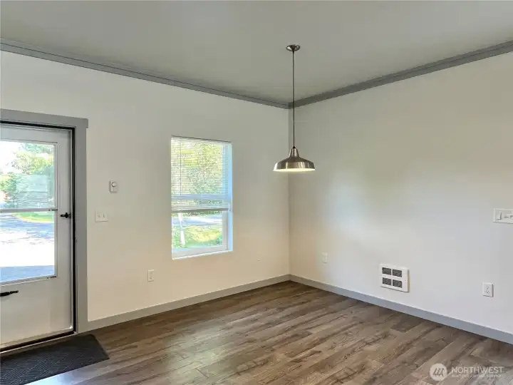 Large Dining Room and Stylish New Finishes throughout.