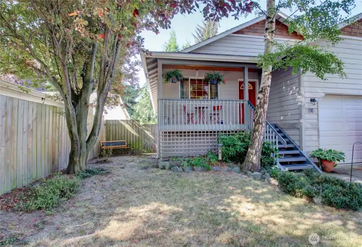 NIce covered porch and side yard in front.
