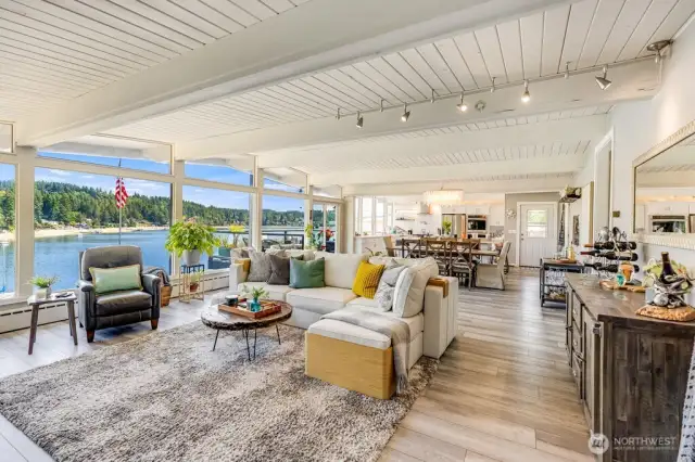 Open and spacious floorplan highlighting the spectacular views