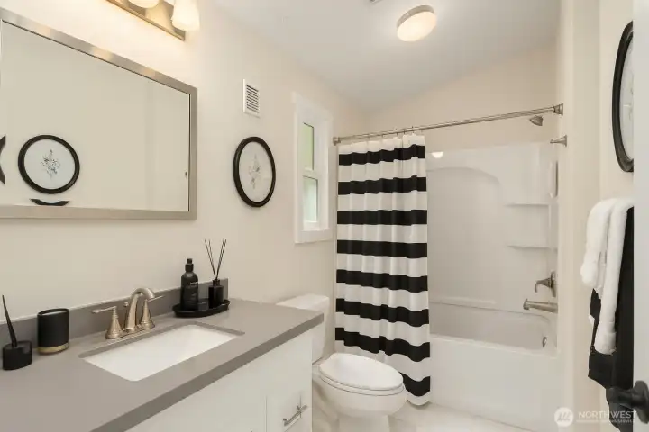 Upstairs Bathroom VR