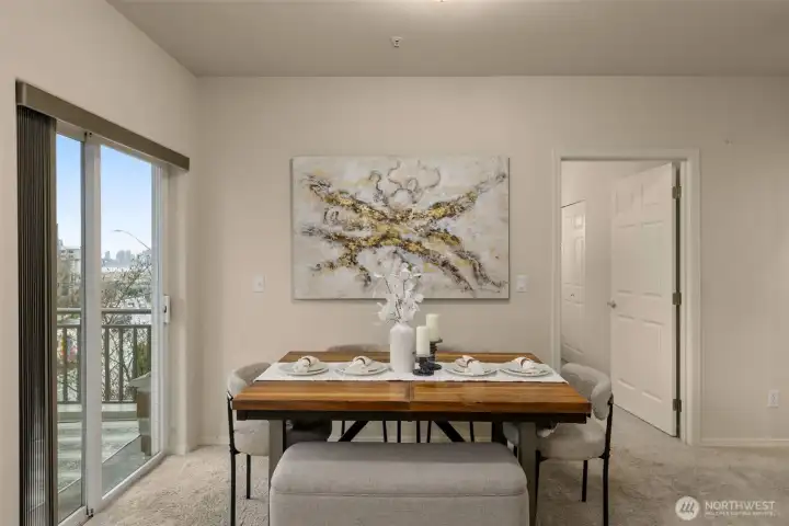 Comfortable dining for 6? Yes, please.