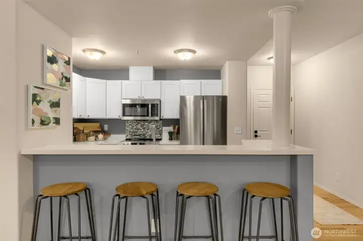 Additional seating for 4 and the kitchen counter.