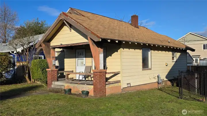 Great front porch for enjoying the sunsets
