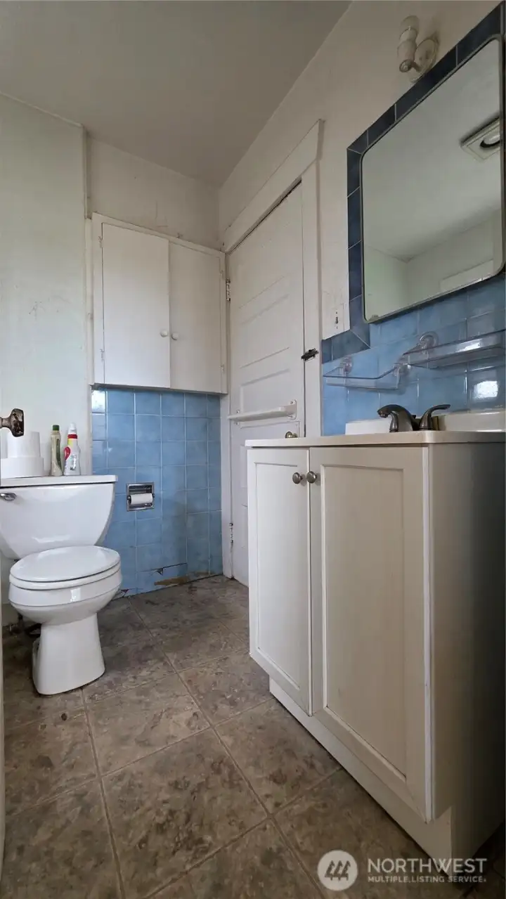 Full bathroom on main level