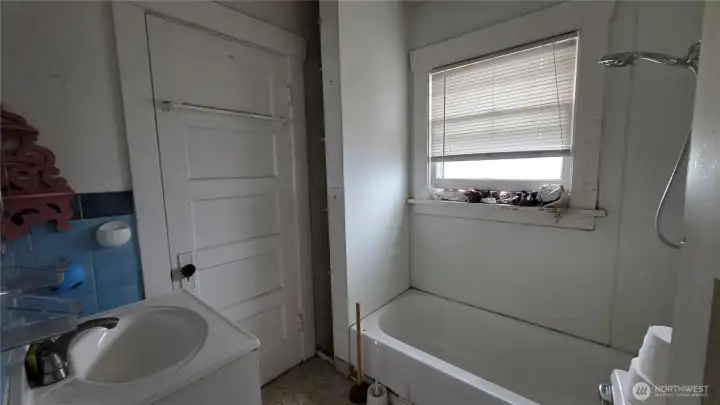 Full bathroom with linen closet on main level