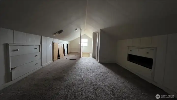 3rd bedroom upstairs has built in drawers
