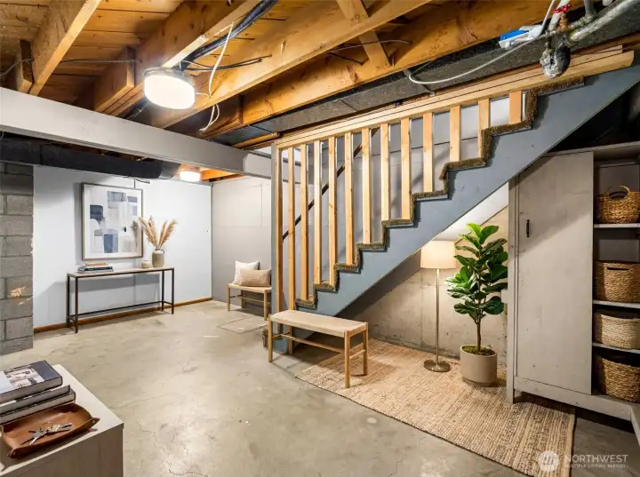 Virtual staging going downstairs