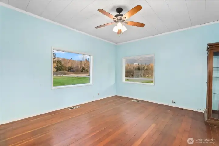 A great place to connect, turn this space into a cozy corner breakfast nook, work from home space, and den, or formal dining room. This room offers dreamy mountain views and an airy feel.