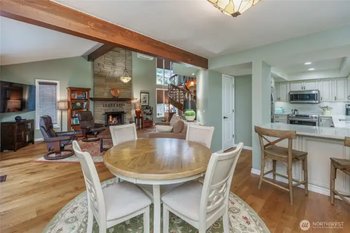 Dining area w/newer oak plank flooring & eating bar