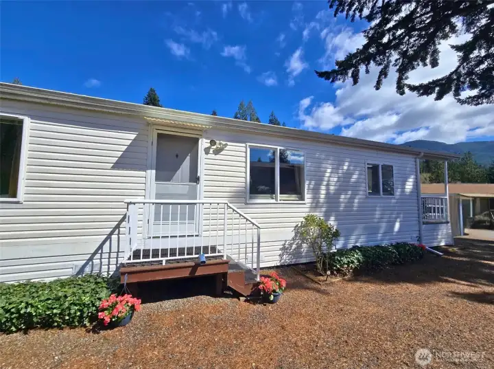 Welcoming front entry to this single-level manufactured home near Lake Samish, offering low-maintenance living in a peaceful 55+ community