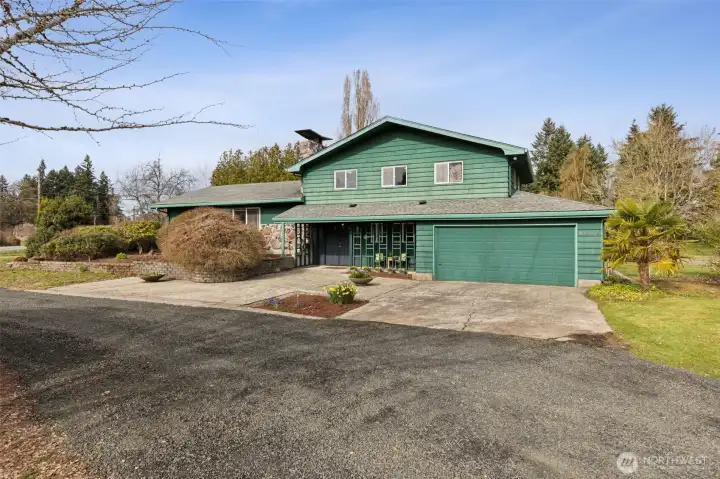 Mid-Century Modern Home. 4 bedrooms on .82 acre. Drive-through driveway.