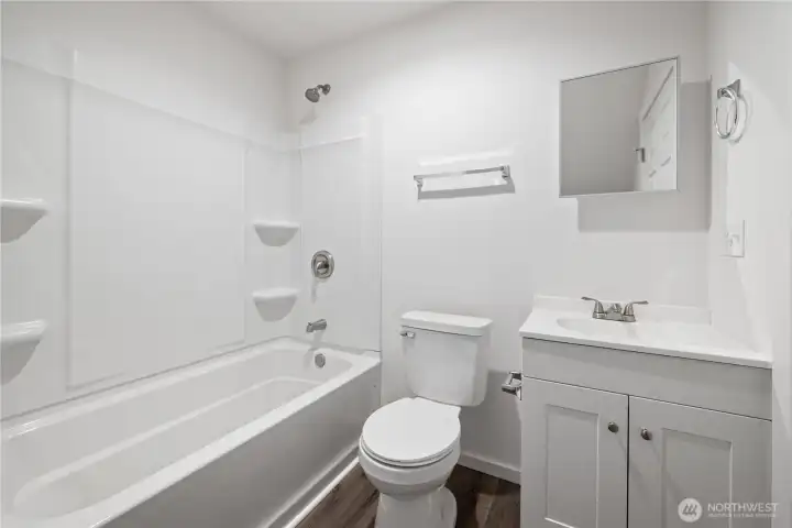 Upstairs Unit Full Bath