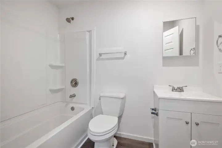 Downstairs Left Side Unit Full Bath