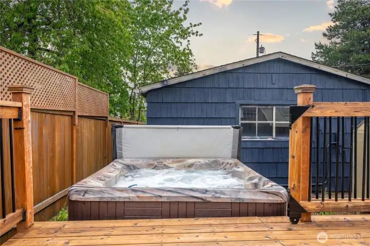 Hot Tub w/Easy Entry from Deck, and Gate for added security