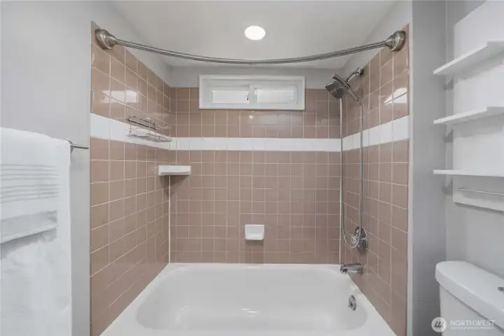 Full Size Bathroom on Main Floor
