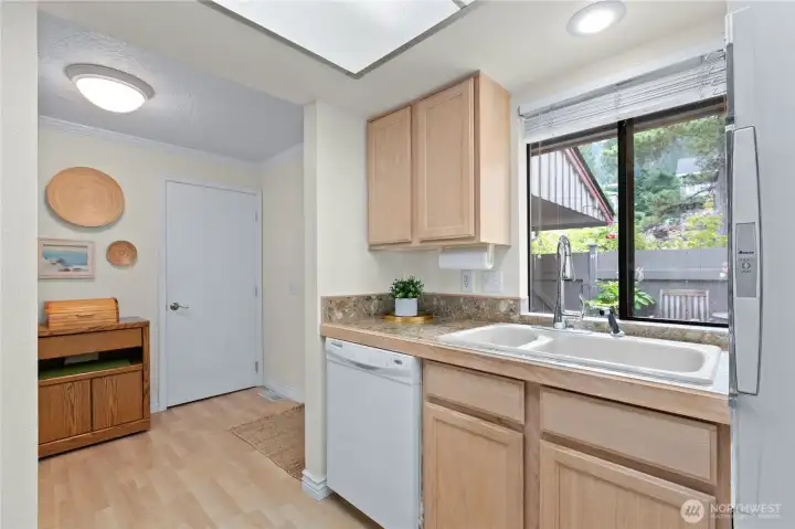 Large kitchen window brings in natural light and looks out to the private front patio. Large kitchen window brings in natural light and looks out to the private front patio.