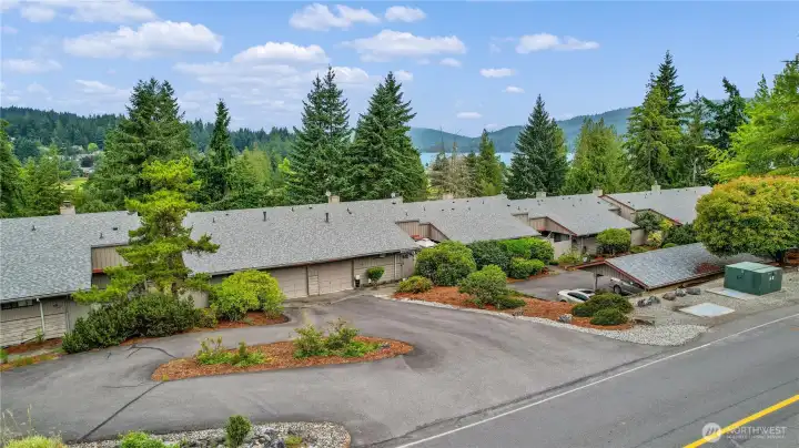 Well-maintained complex with attractive landscaping, ample guest parking, and a tucked-away feel near golf, trails, and lake access. Well-maintained complex with attractive landscaping, ample guest parking, and a tucked-away feel near golf, trails, and lake access.