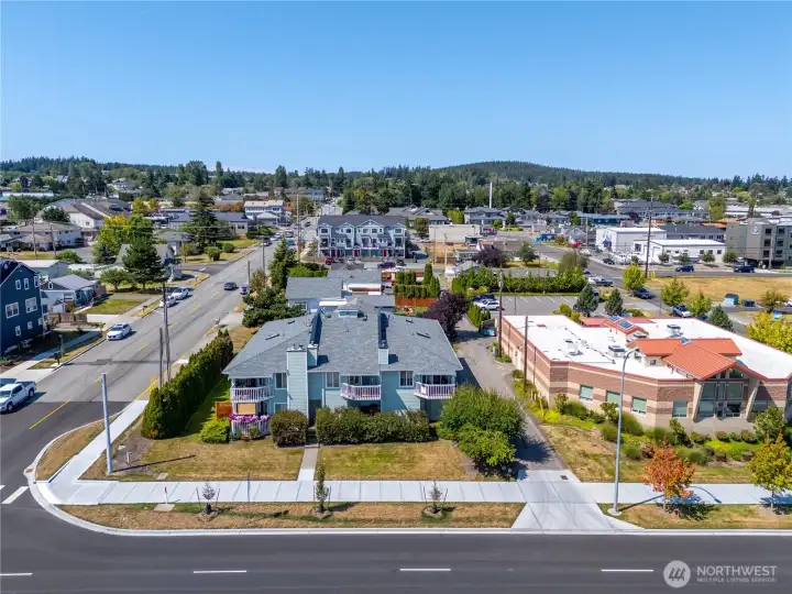 This condo is close to everything...shops, restaurants, marinas, parks, medical facilities and the renowned Tommy Thompson Trail.