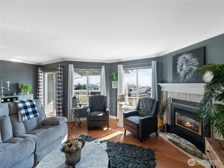 Look out the living room windows and enjoy the water and mountain views or slip outside onto the covered deck and take in the sea breezes.