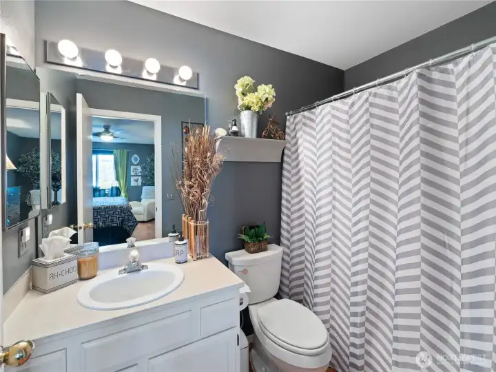 Private primary ensuite bathroom.