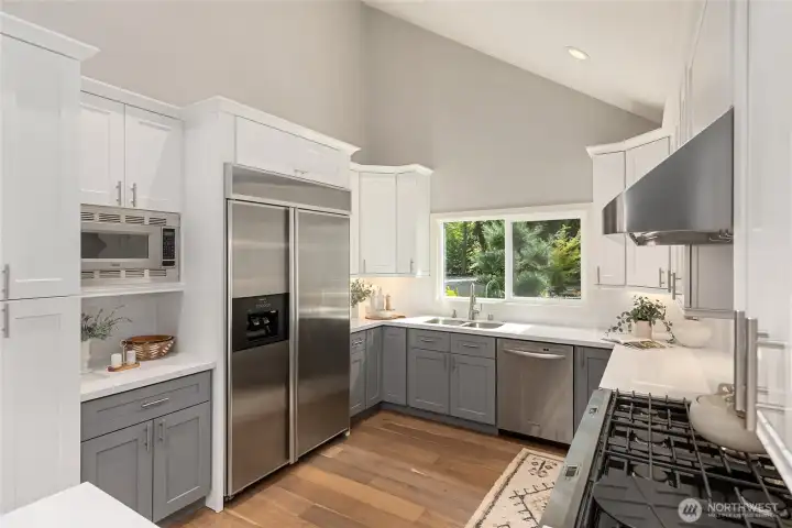 Beautifully remodeled and filled with natural light, the kitchen is the heart of the home.Enjoy those soaring vaulted ceilings and peaceful views. Beautifully remodeled and filled with natural light, the kitchen is the heart of the home.Enjoy those soaring vaulted ceilings and peaceful views.