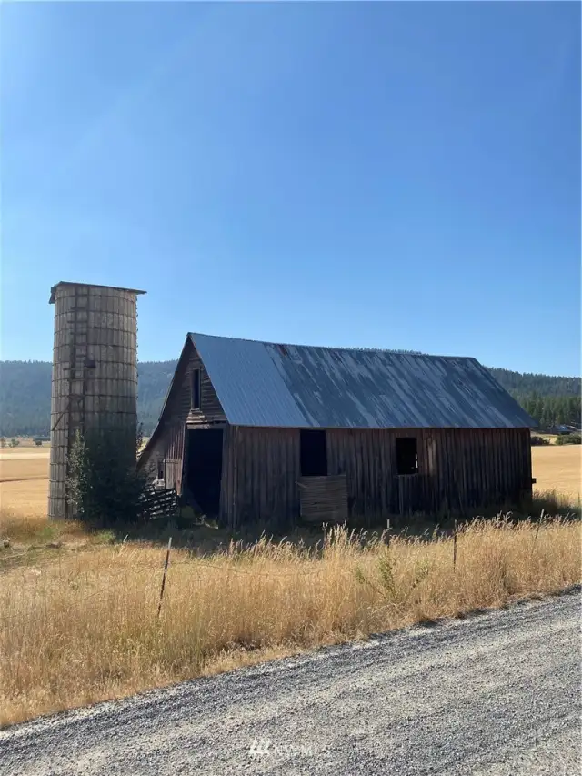 This is a neighbor's barn on Rail Canyon Rd a few miles south of your new property.