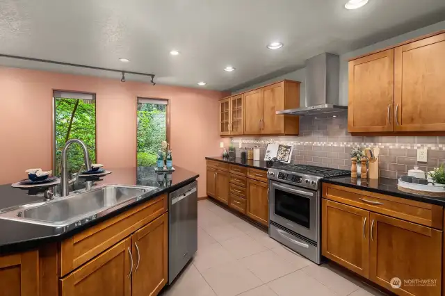 Kitchen has a 4 burner gas stovetop for those who like to cook!