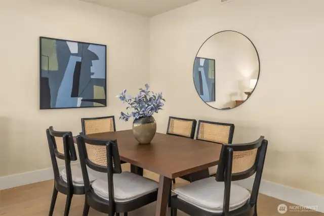 Intimate and inviting—this stylish dining space is perfect for hosting friends or enjoying cozy dinners at home.