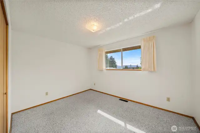 1st bedroom (Main)