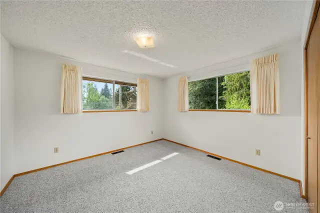 2nd  Bedroom (Main)
