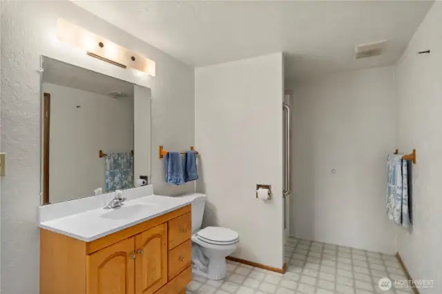 3/4 Bath (Lower)
