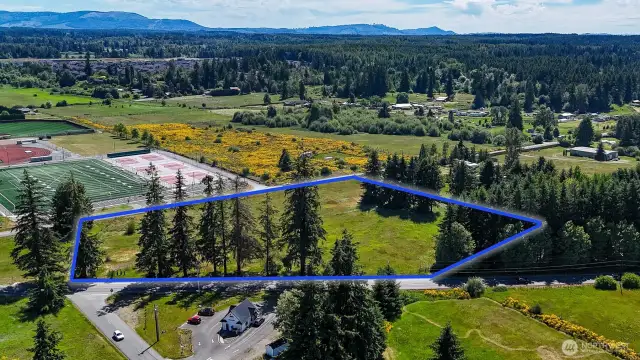 Blue boundary lines are approximate. Buyer to verify to their own satisfaction.