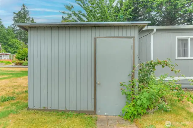 Additional garden shed.