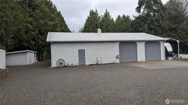 Tons of parking and turn around space!
