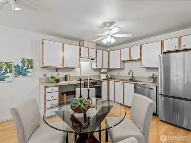 Eat-in Kitchen