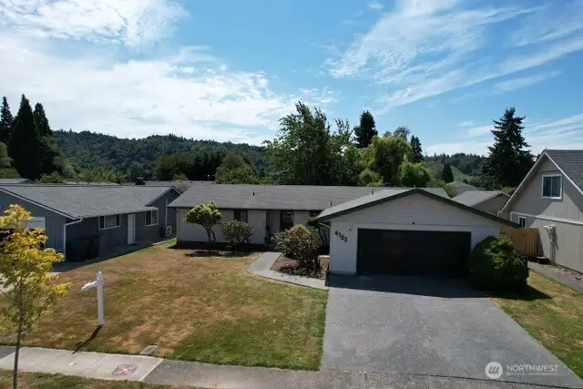 4721 Windemere St Longview 98632, 3 bedrooms, 2 bathrooms,