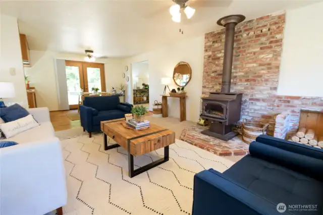 An energy-efficient heat pump keeps the home perfectly comfortable in every season. With a whole-house generator, you’ll enjoy uninterrupted living no matter the weather.