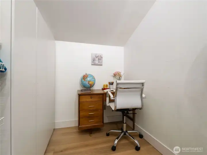 So much space. This is a storage closet but it so large it can be someone's office or craftroom.