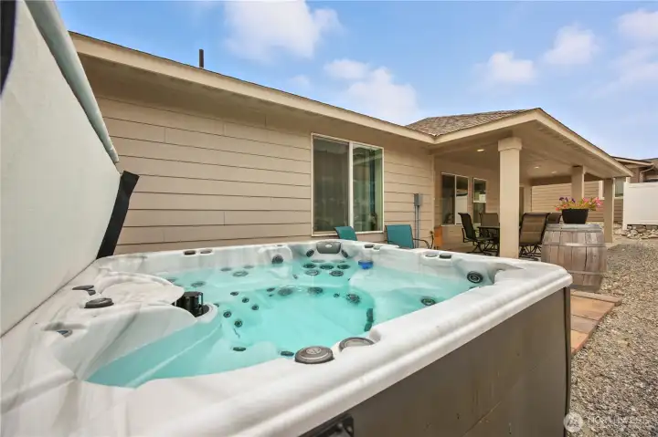 Spa Tub to enjoy the evening.