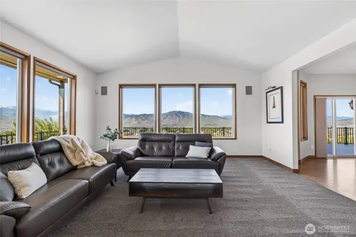 Sunken living room with 360 degree views