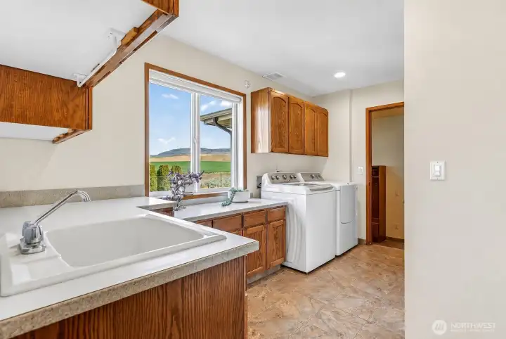 Main level utility room
