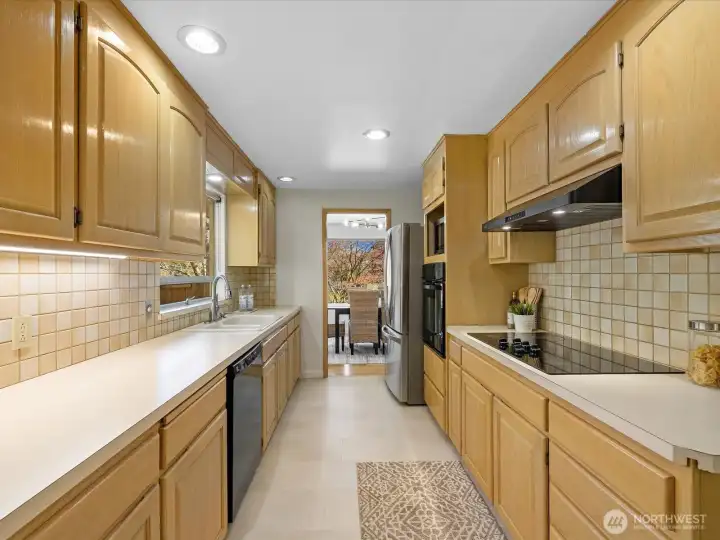 The base cabinets include pull out trays and a designated tray cabinet.