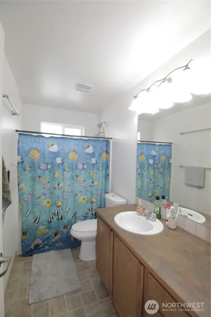 Upstairs full bathroom