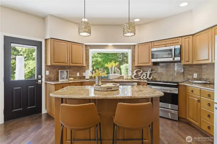 Quality cabinets and ample storage