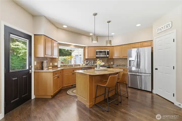 SS appliances and nice pantry closet