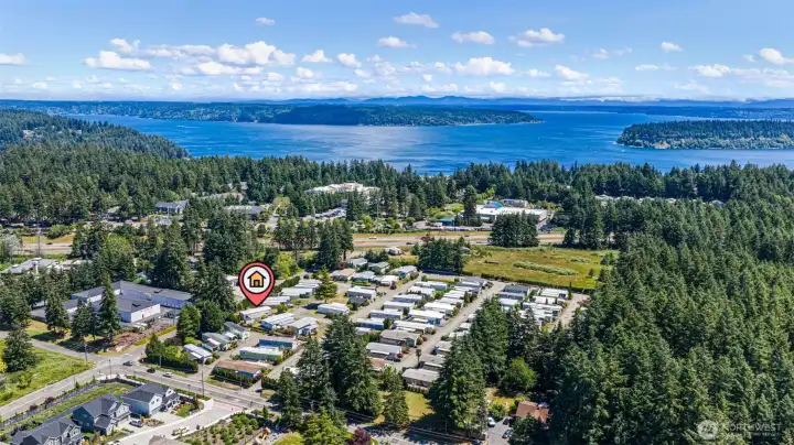 Minutes from amenities and waterfront Minutes from amenities and waterfront