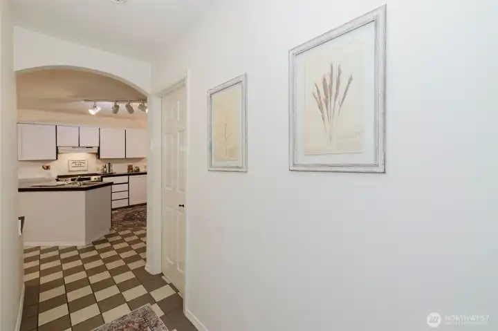 Looking toward kitchen from entryway