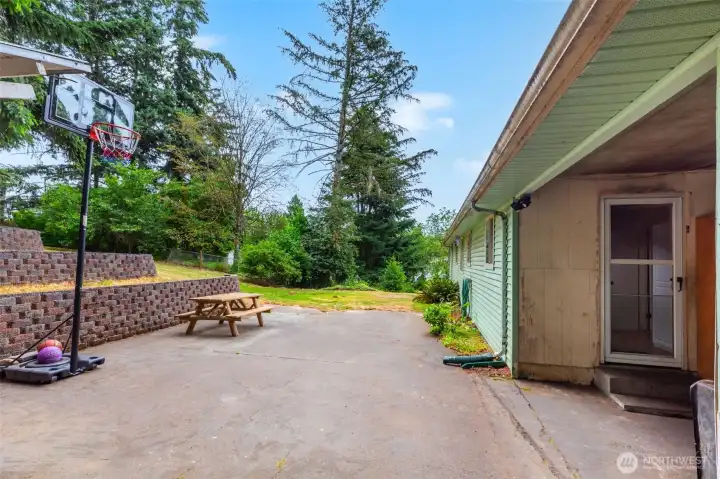 Great to grill, play some ball or simply enjoy Great to grill, play some ball or simply enjoy