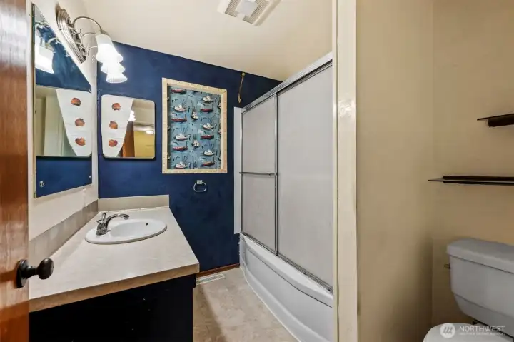 Full Bathroom Full Bathroom