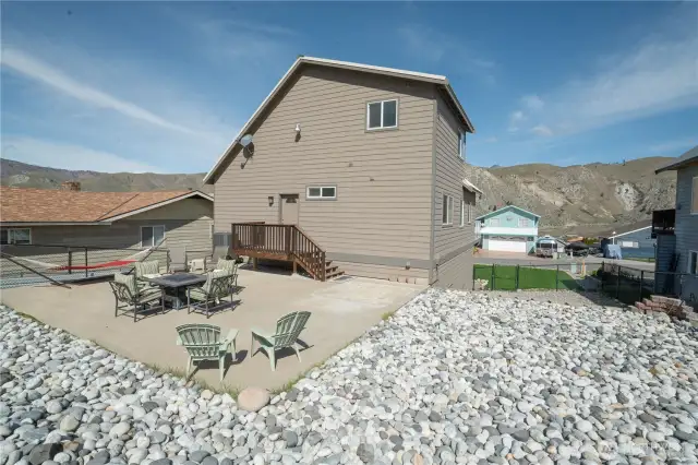 Spacious Enteraining Patio